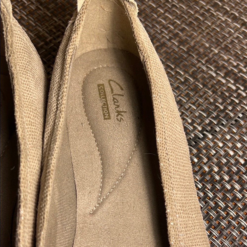 Clarks Cream Flats with Suede-like Material with a little sheen size 7.5 - Picture 2 of 6
